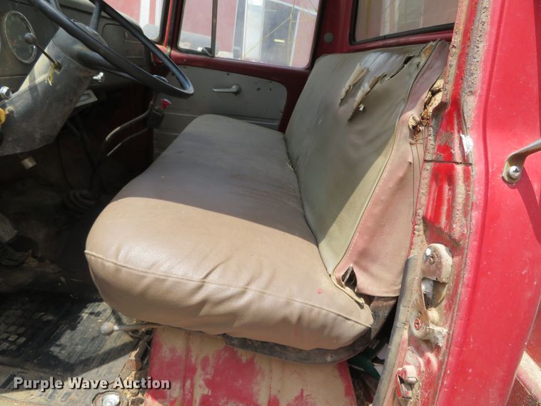 image for item DN5897 1965 International 1800  grain truck