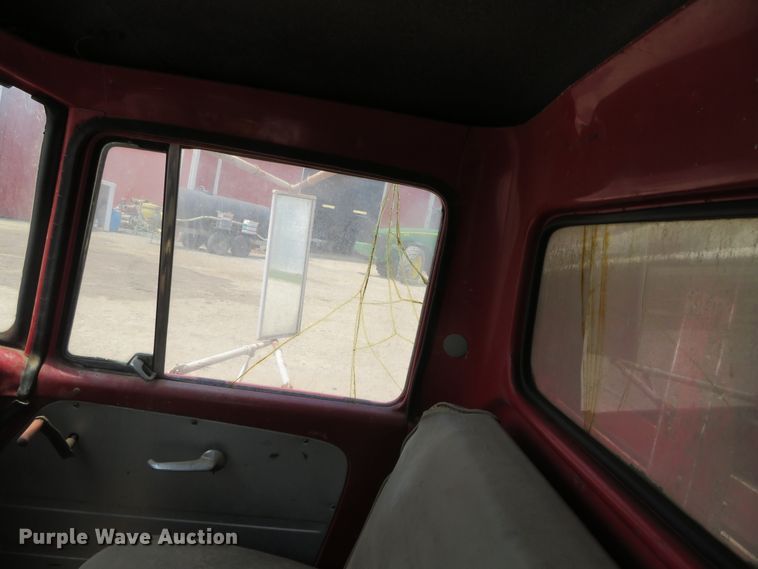 image for item DN5897 1965 International 1800  grain truck