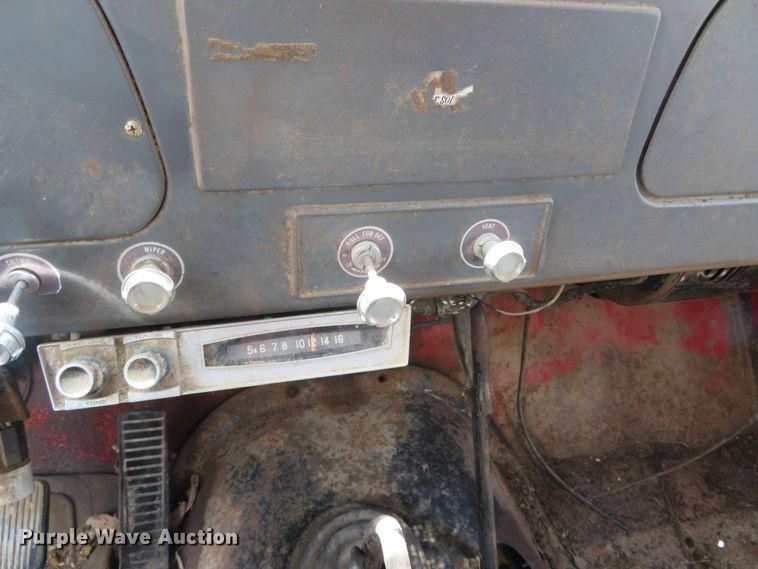 image for item DN5897 1965 International 1800  grain truck