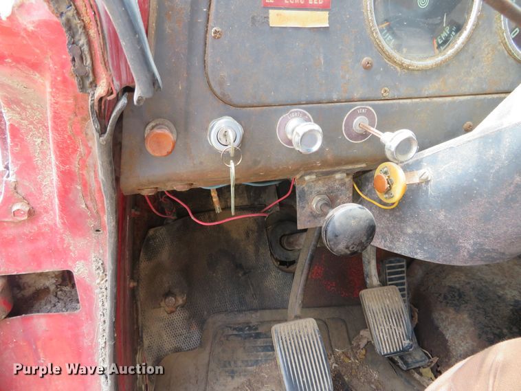 image for item DN5897 1965 International 1800  grain truck