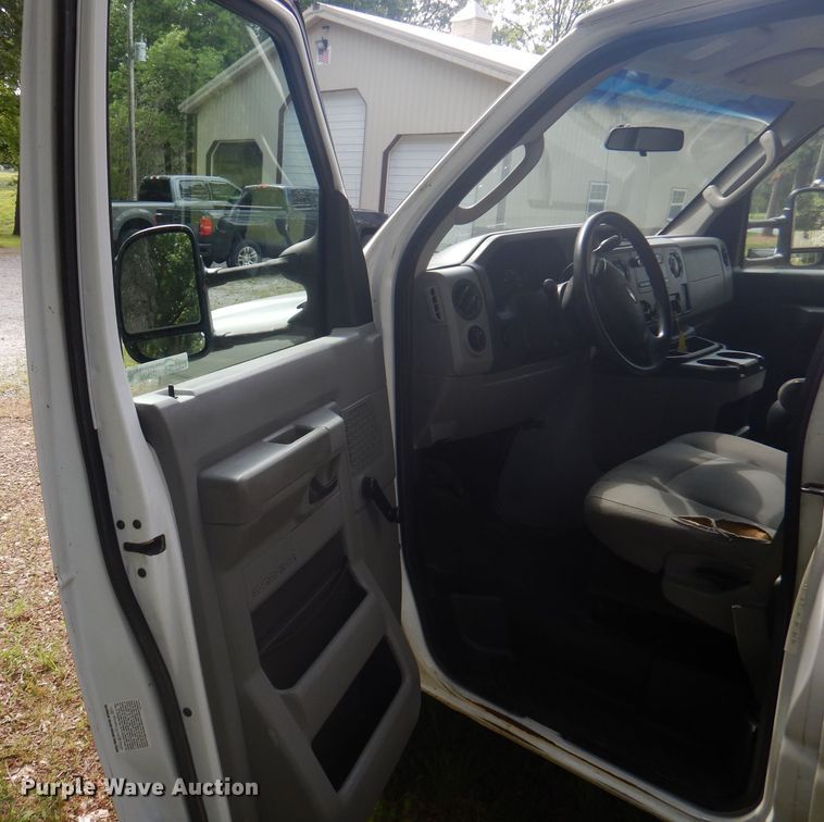 image for item DY9686 2011 Ford E450 Super Duty  box truck