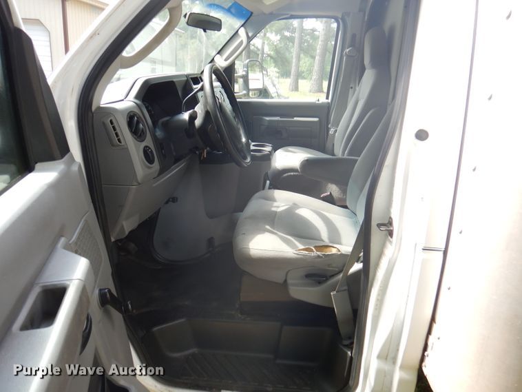 image for item DY9686 2011 Ford E450 Super Duty  box truck