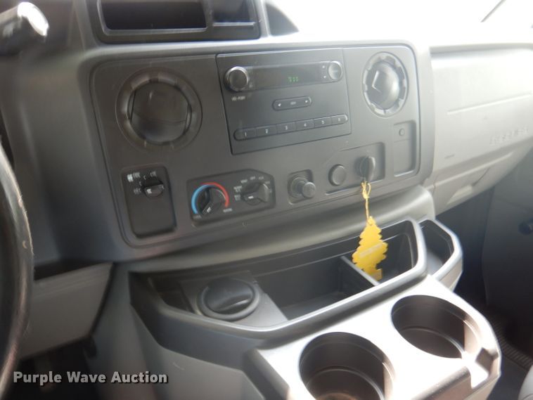 image for item DY9686 2011 Ford E450 Super Duty  box truck