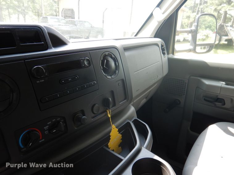 image for item DY9686 2011 Ford E450 Super Duty  box truck