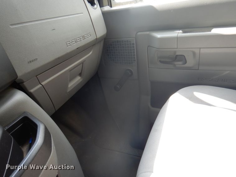 image for item DY9686 2011 Ford E450 Super Duty  box truck