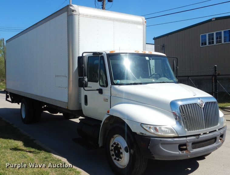 image for item ES9649 2002 International 4300  box truck