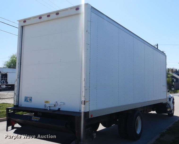 image for item ES9649 2002 International 4300  box truck