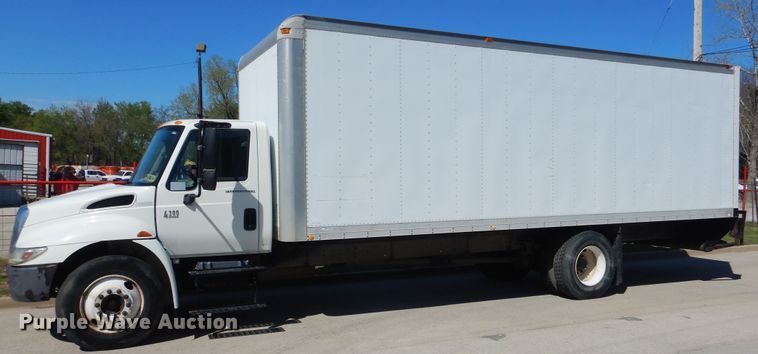 image for item ES9649 2002 International 4300  box truck
