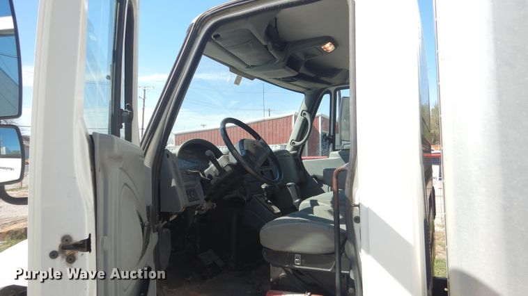 image for item ES9649 2002 International 4300  box truck