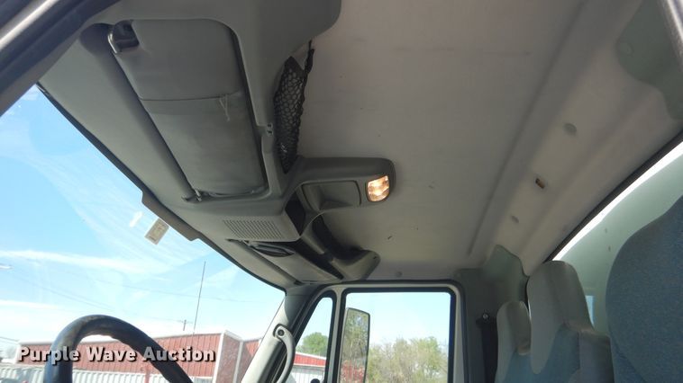 image for item ES9649 2002 International 4300  box truck