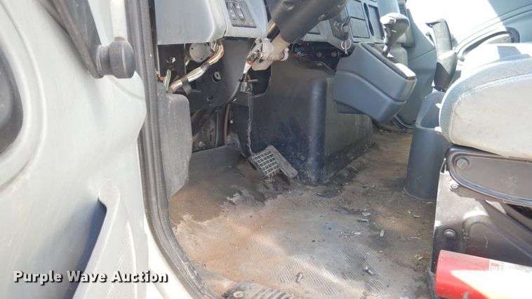 image for item ES9649 2002 International 4300  box truck