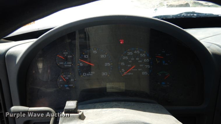 image for item ES9649 2002 International 4300  box truck