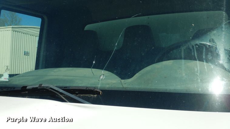 image for item ES9649 2002 International 4300  box truck