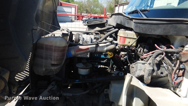 image for item ES9649 2002 International 4300  box truck