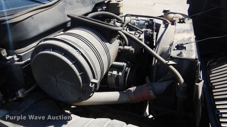 image for item ES9649 2002 International 4300  box truck