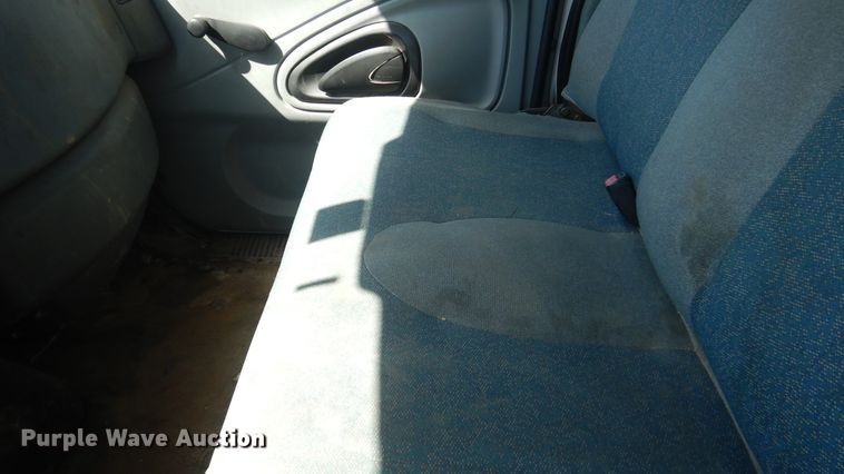 image for item ES9649 2002 International 4300  box truck