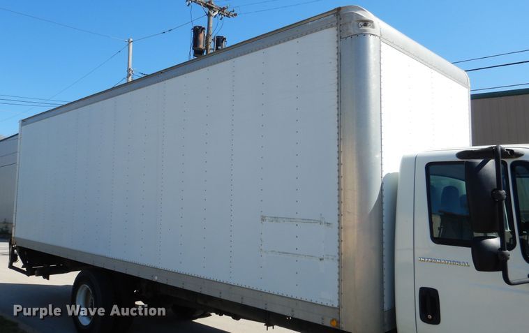 image for item ES9649 2002 International 4300  box truck