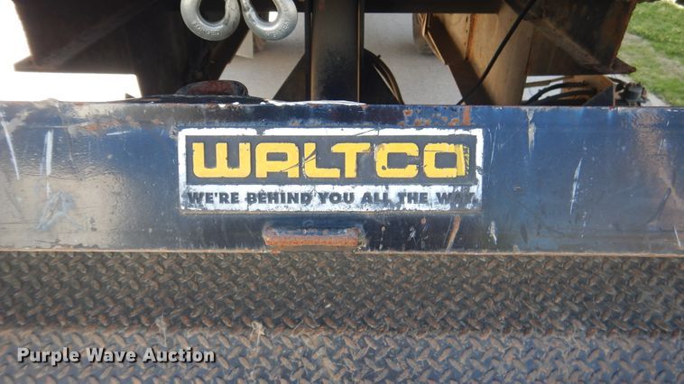 image for item ES9649 2002 International 4300  box truck