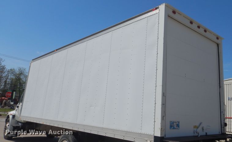 image for item ES9649 2002 International 4300  box truck