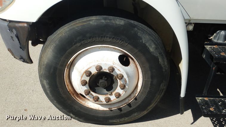 image for item ES9649 2002 International 4300  box truck