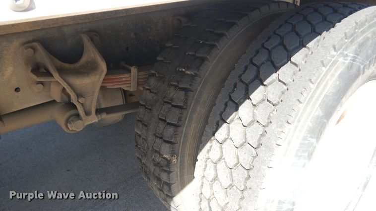 image for item ES9649 2002 International 4300  box truck