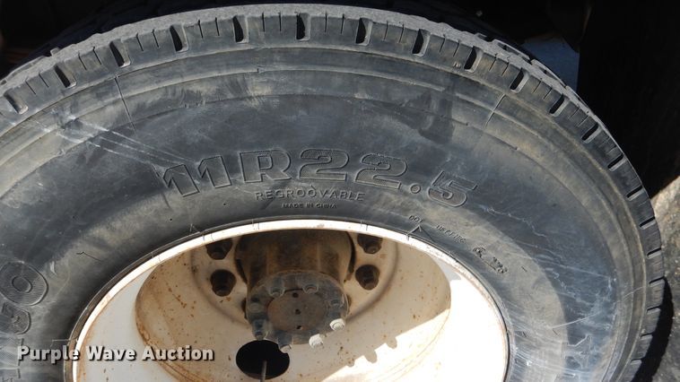 image for item ES9649 2002 International 4300  box truck