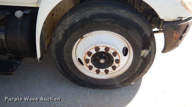 image for item ES9649 2002 International 4300  box truck