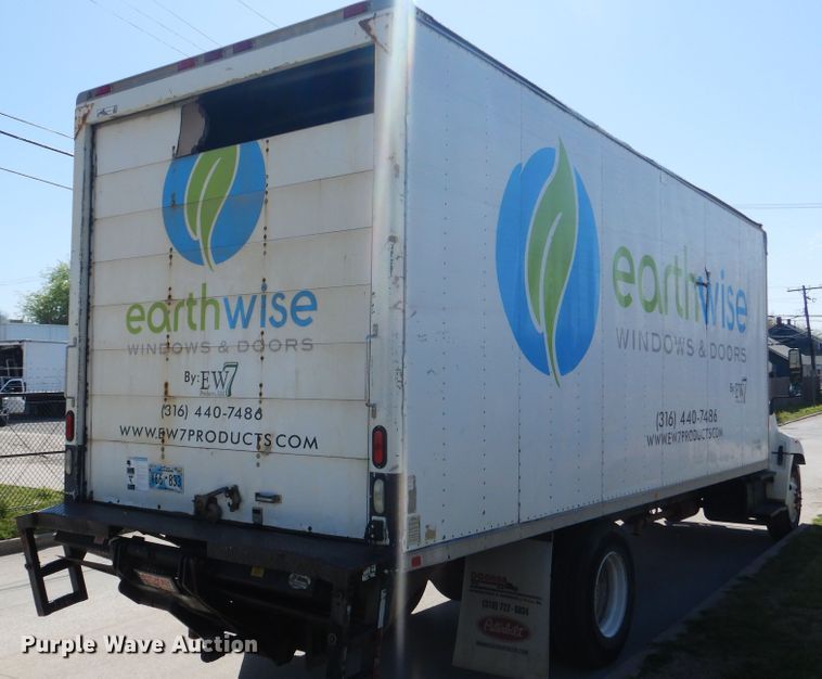 image for item ES9650 2007 Hino 268  box truck