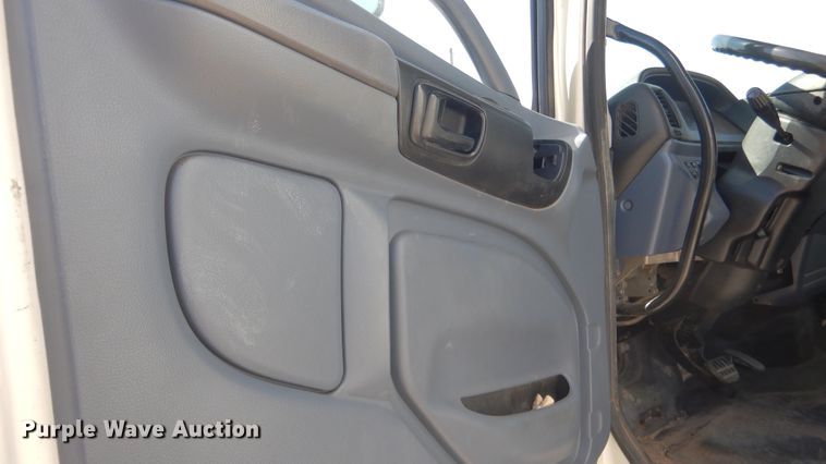 image for item ES9650 2007 Hino 268  box truck