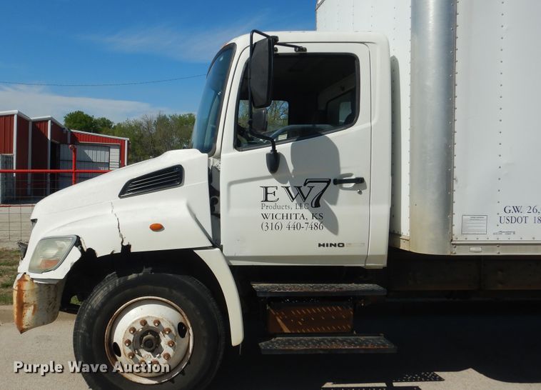 image for item ES9650 2007 Hino 268  box truck
