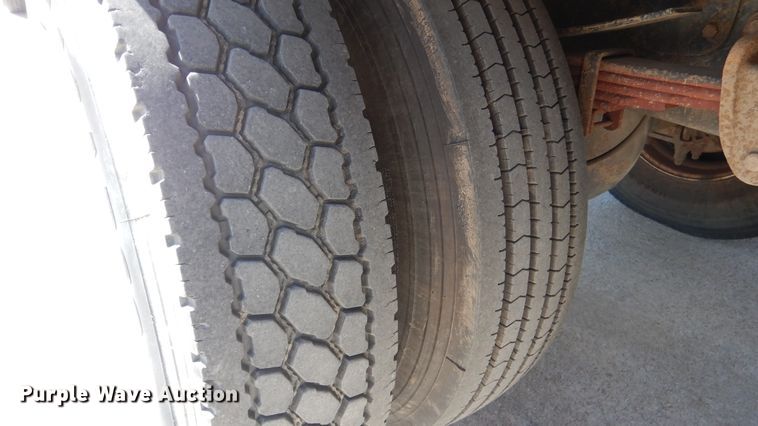 image for item ES9650 2007 Hino 268  box truck