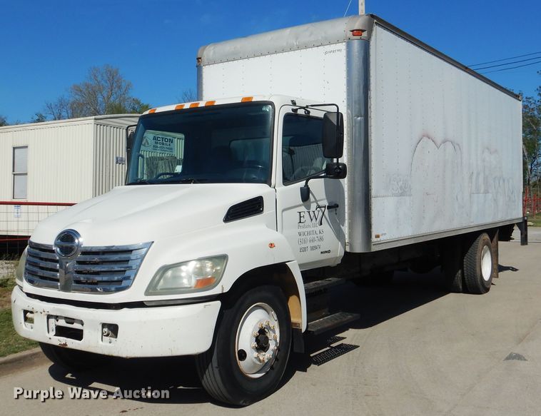 image for item ES9651 2007 Hino 268  box truck