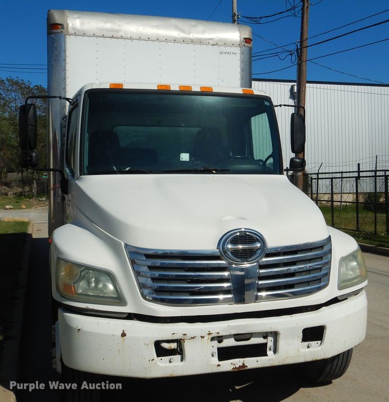 image for item ES9651 2007 Hino 268  box truck