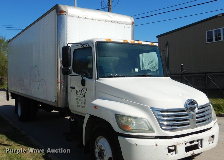 image for item ES9651 2007 Hino 268  box truck