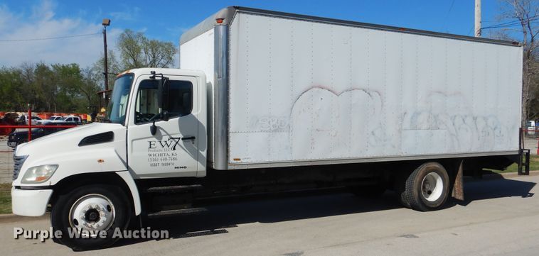 image for item ES9651 2007 Hino 268  box truck