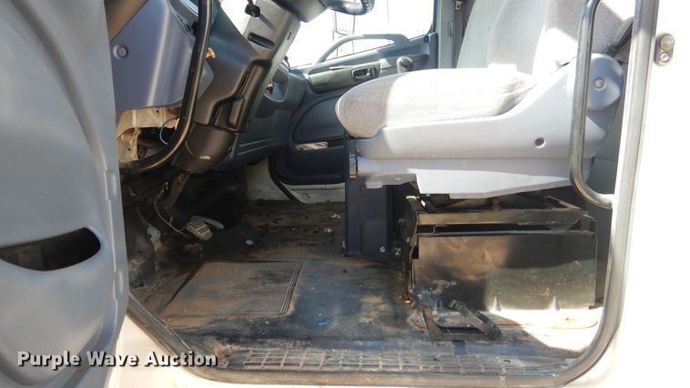 image for item ES9651 2007 Hino 268  box truck