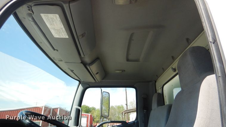 image for item ES9651 2007 Hino 268  box truck