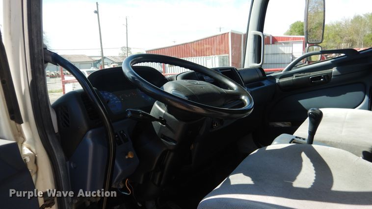 image for item ES9651 2007 Hino 268  box truck