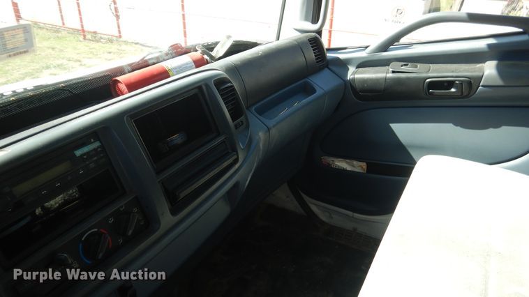 image for item ES9651 2007 Hino 268  box truck