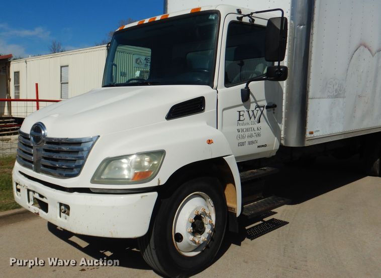 image for item ES9651 2007 Hino 268  box truck