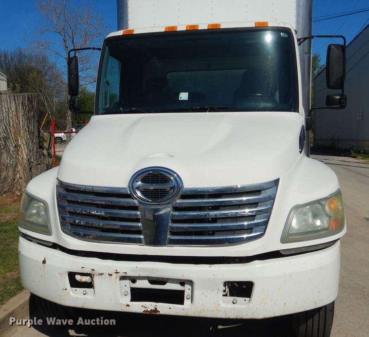 image for item ES9651 2007 Hino 268  box truck