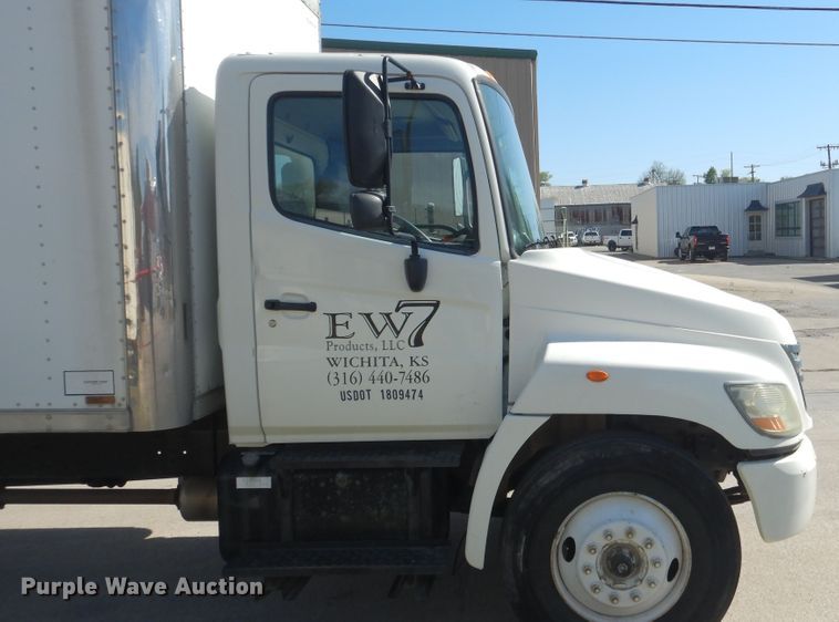 image for item ES9651 2007 Hino 268  box truck