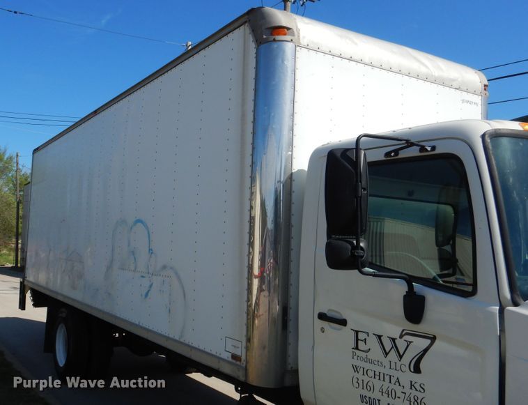 image for item ES9651 2007 Hino 268  box truck