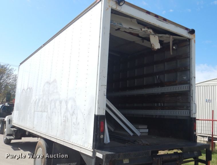 image for item ES9651 2007 Hino 268  box truck