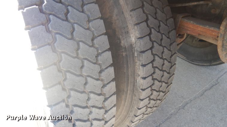 image for item ES9651 2007 Hino 268  box truck