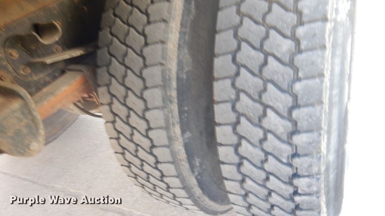 image for item ES9651 2007 Hino 268  box truck