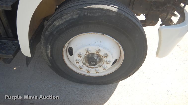 image for item ES9651 2007 Hino 268  box truck