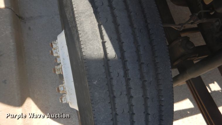 image for item ES9651 2007 Hino 268  box truck