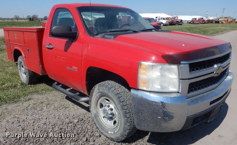 image for item FI9045 2010 Chevrolet Silverado 2500HD  utility bed pickup truck
