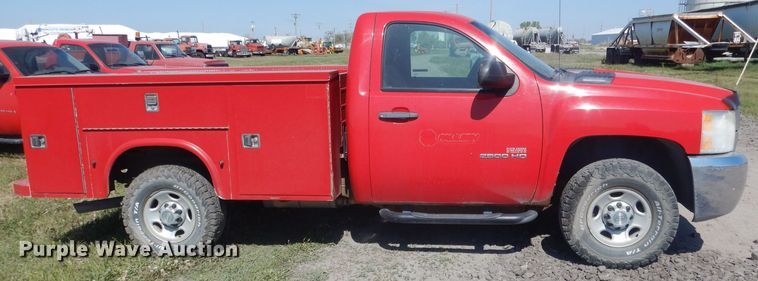 image for item FI9045 2010 Chevrolet Silverado 2500HD  utility bed pickup truck